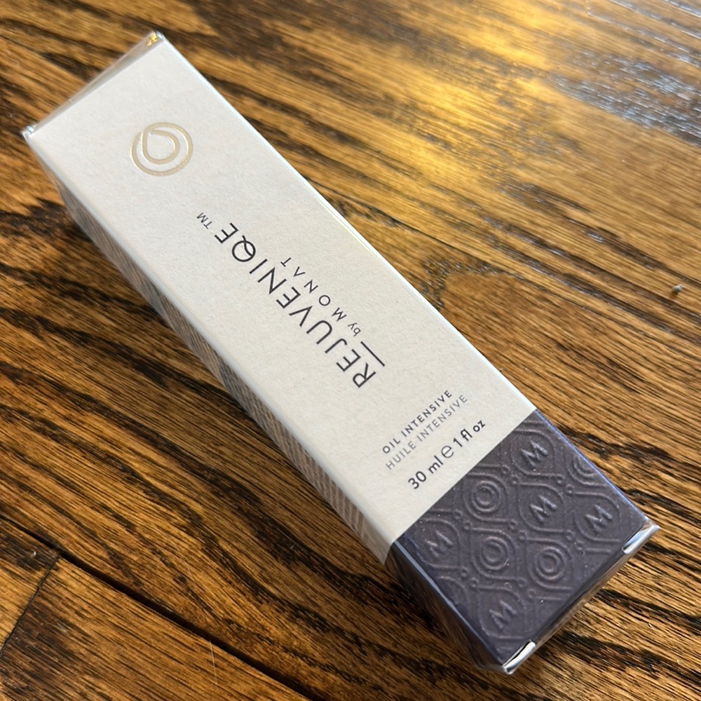 Monat rejuvenique oil
